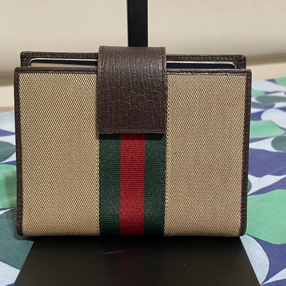 Gucci Sherry Line Agenda/Passport Holder - Picture 2 of 14